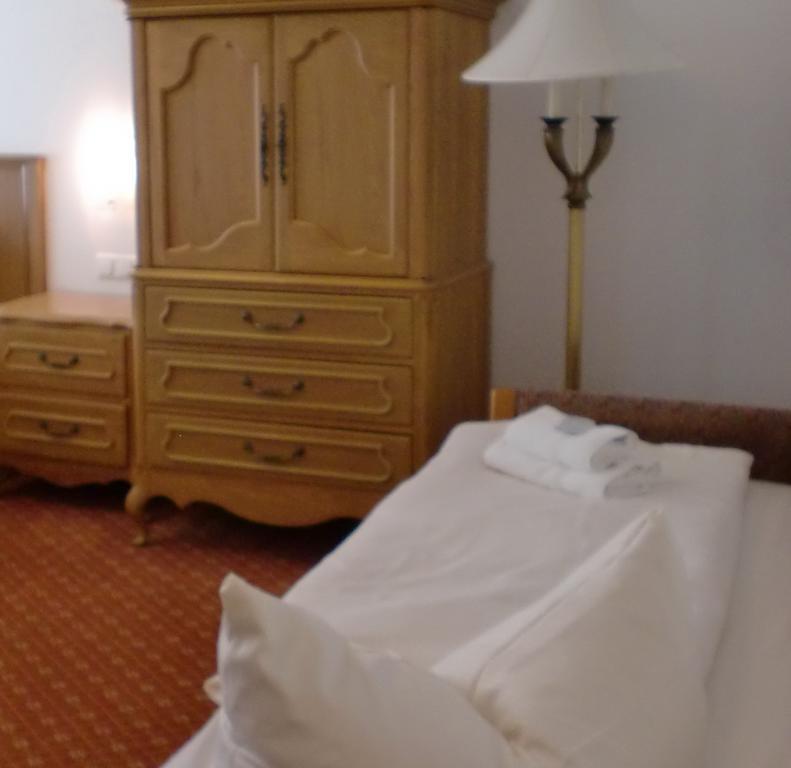 Hotel & Gaestehaus Krone Geiselwind Quarto foto